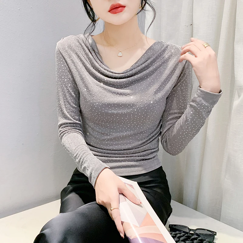 Herfst Nieuwe Vrouwelijke Tops Korte Glanzend T-shirt Vrouwen V-hals Plooien Sexy Skinny Hot Diamonds T-shirt Vrouwelijke Lange Mouwen T-shirt