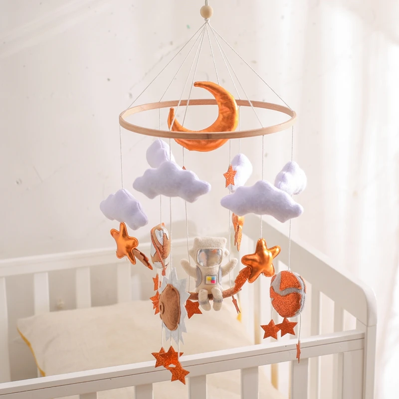 Crib Mobile Wooden Baby Rattles Soft Felt Outer Space Astronauts Bed Bell Newborn Music Box Hanging Toys Crib Bracket Baby Gifts