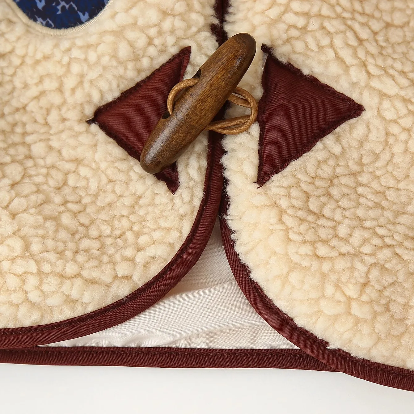 الخريف الملابس النسائية الجديدة النمط الأوروبي والأمريكي تصميم الشعور الأزياء تنوعا ملصق مطرز سترة صوف الضأن