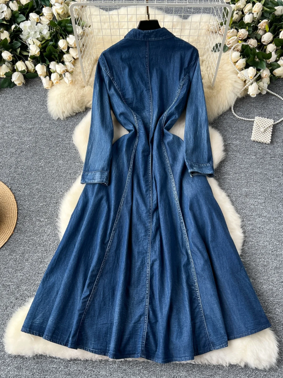 Abito vintage in denim con collo a polo da donna, design con bottoni a piastra ricamata, gonna lunga con temperamento di lusso leggero