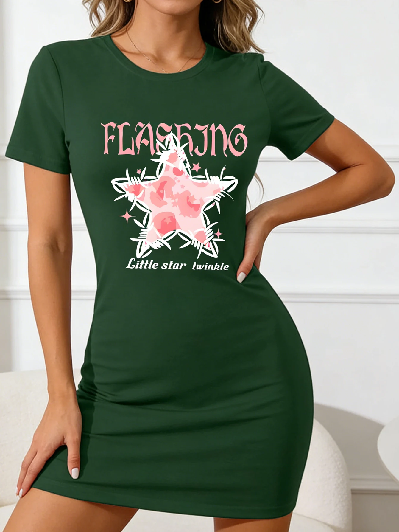 

Женское модное повседневное платье с короткими рукавами и круглым вырезом, с узором в виде пятиконечных звезд, подходит для весны и лета.