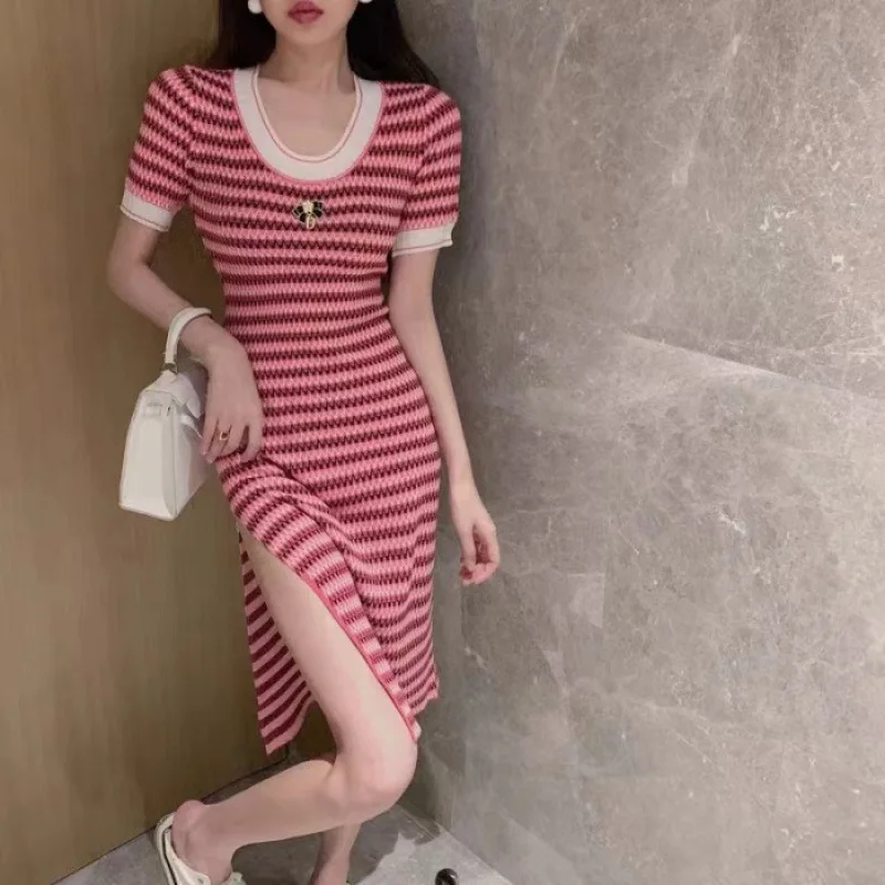 

2023 New Fashion Women Dress Short Sleeve Round Neck Striped Sheath Mini Dresses Luxury High Waist Slim Fit Sweet Sweater