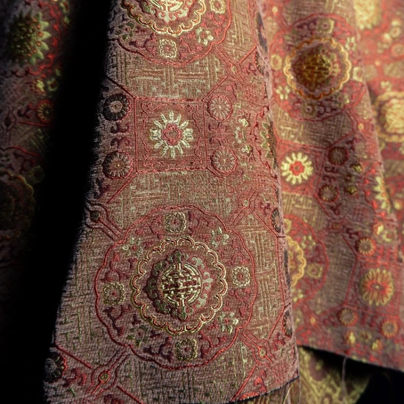 

Ткань жаккард с вышивкой и текстурой шенилла в ретро-этническом стиле для осенне-зимней одежды, креативная дизайнерская ткань для модных проектов