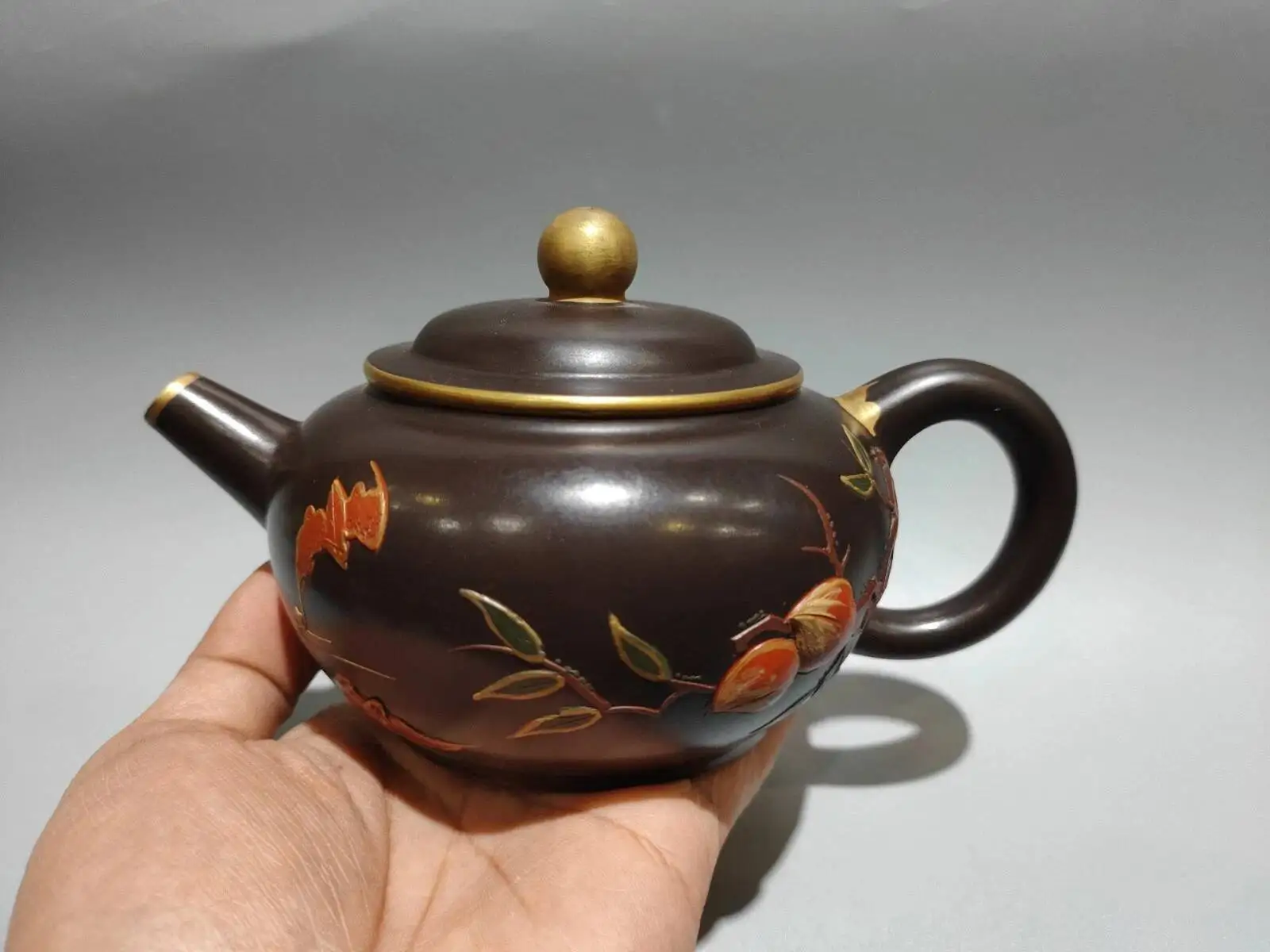 China Yixing Zisha Clay Handmade Kung Fu Tea Exquisite Product Name: Gold-Painted Teapot Signature: Gu Jingzhou