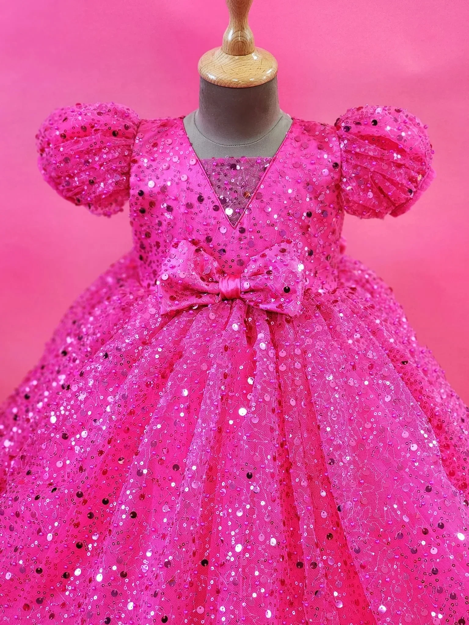

Hot Pink Flower Girl Dresses for Wedding Bow Shining Sequins Girl Kids Birthday Ball Gown First Holy Communion Gowns Customized