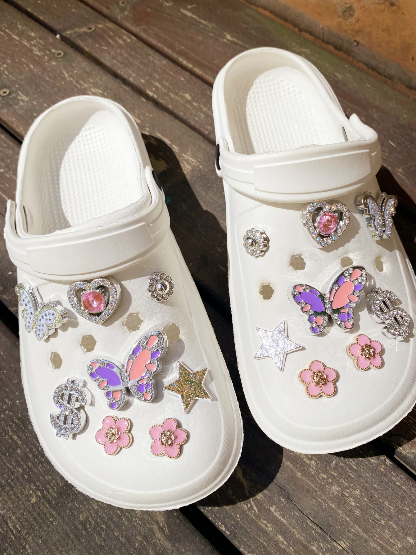 16 pieces of Crocs accessories: Butterfly, heart, US dollar, flower, five-pointed star DIY decorations, multi-functional shoe cl