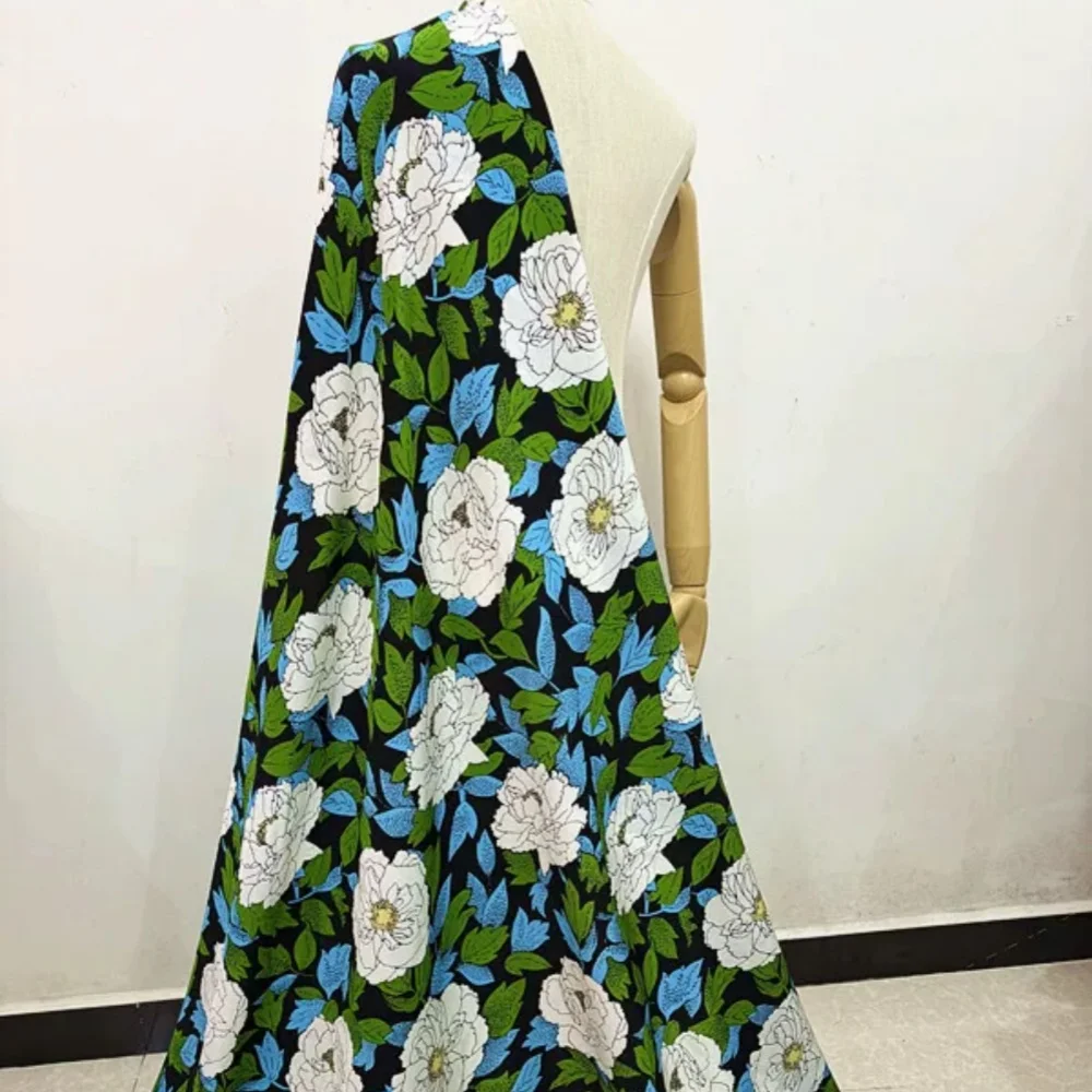 Nice White Large Flower Printed Smooth Comfortable Felling 100% Mulberry Silk CDC Fabric for Women Summer Shirt Dress Garment view 5