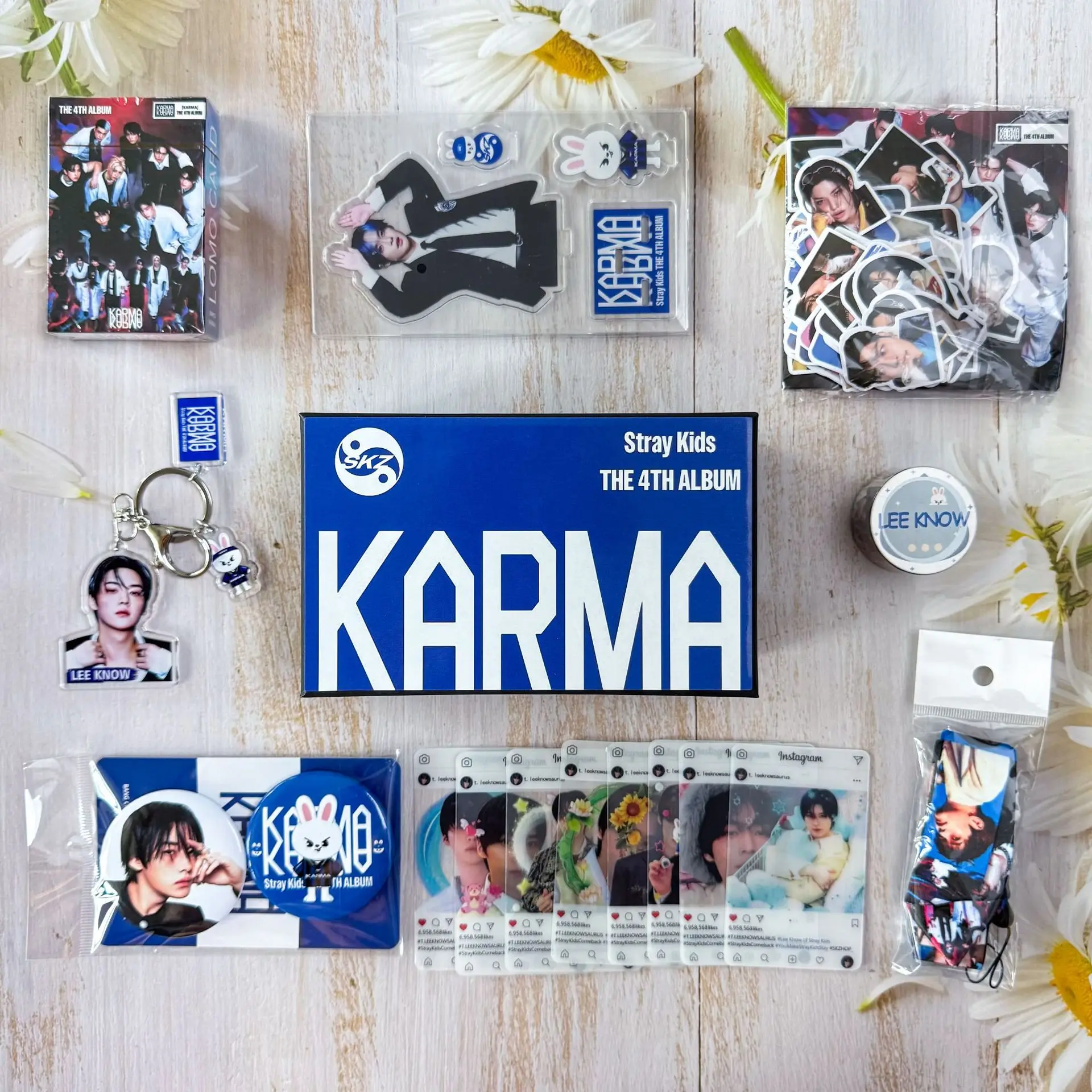 이노 STAY SKZOO KPOP 스트레이 키즈 기프트 박스, 미니 앨범 KARMA 굿즈, 키체인, 스티커, 카드, 랜야드 세트, 휴일 선물