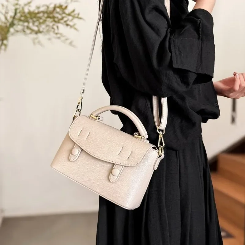 Elegant Leather Vintage Clutch Mini Bag For Women Simple Casual Business Leisure Stylish Fashionable