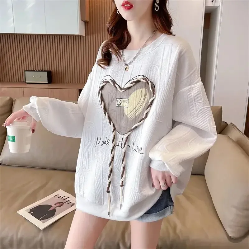 Embroidered love pattern sweater women's autumn and winter new Korean fashion pullover loose plus size design sense Joker top.