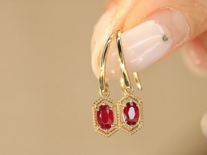 LUOWEND 100% 18K Yellow Gold Earrings Elegant OL Style Natural Ruby Gemstone Hoop Earrings for Women High Party Jewelry