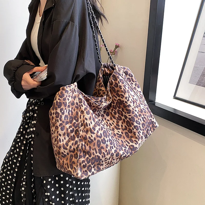 

Large Capacity Leopard Shoulder Bags 2025 Luxury Chian Nylon Tote Bags Fashion Commuter Travel Purse Handbags