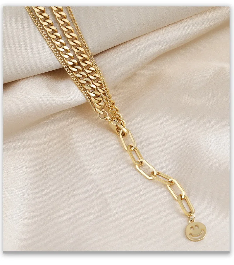 

A minimalist double-layered smiling women's collarbone necklace, simple yet versatile