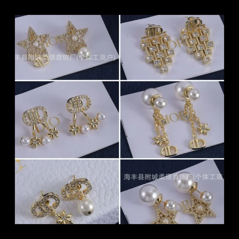 

Dijia Pearl Английский алфавит Seiko Легкие роскошные модные серьги с темпераментом