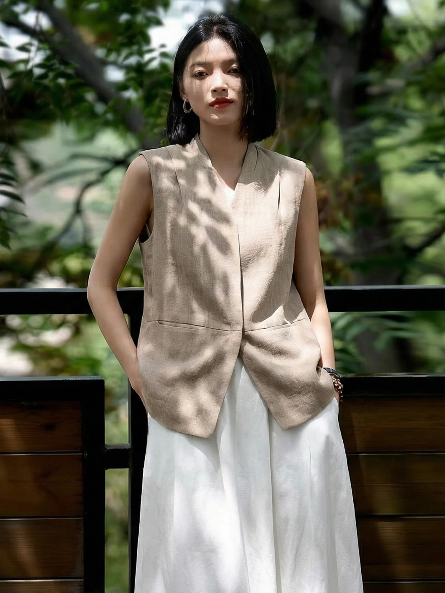 

Женский жилет Chivirin Brand из смесового хлопка с эффектом похудения, V-образным вырезом, свободного кроя, для повседневной носки, весна 2026