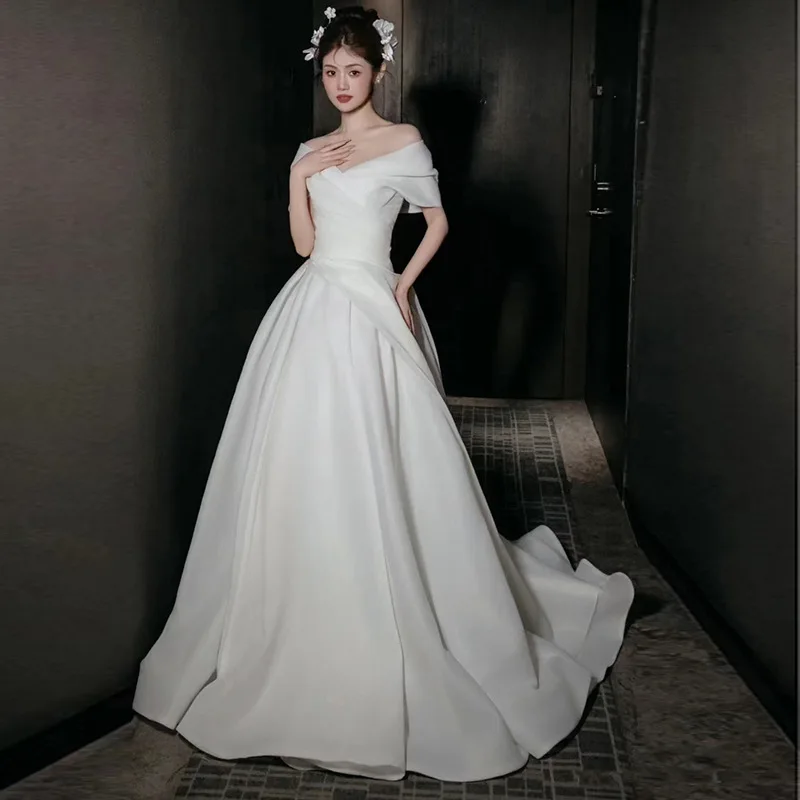 ชุดแต่งงานสไตล์ฝรั่งเศสแบบเรียบง่าย ปี 2026 แบบใหม่ ไหล่เดียว ผ้าซาติน ผ้าหลัก ไซส์ใหญ่ เรียบง่าย เหมาะสำหรับงานกลางแจ้ง ถ่ายรูปท่องเที่ยว