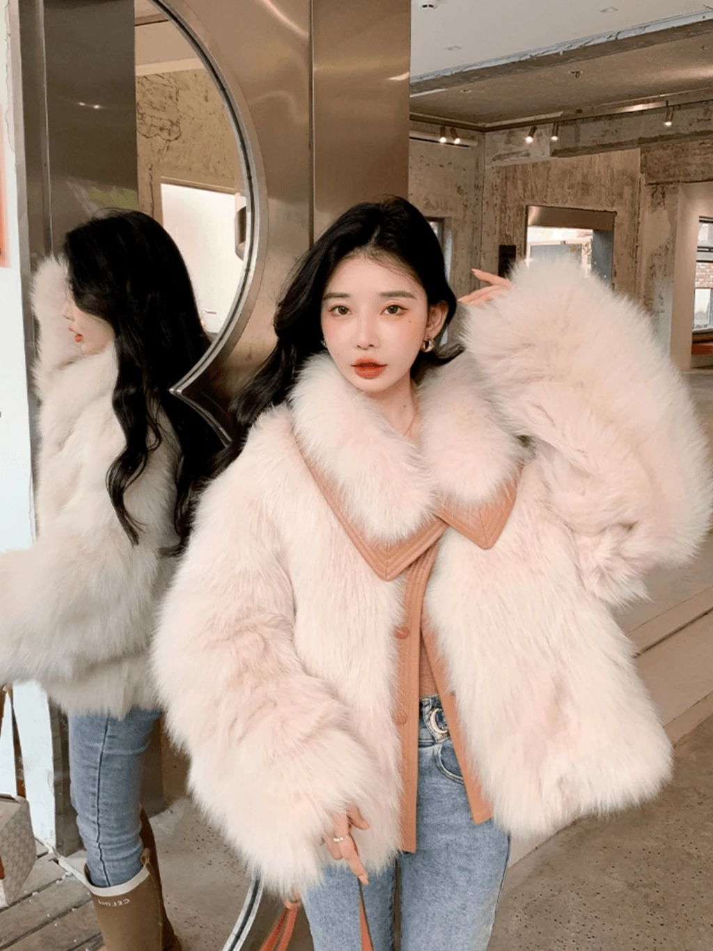 A new winter style of light luxury Korean-style fur coat for women, thickened with fleece, is fluffy and stylish