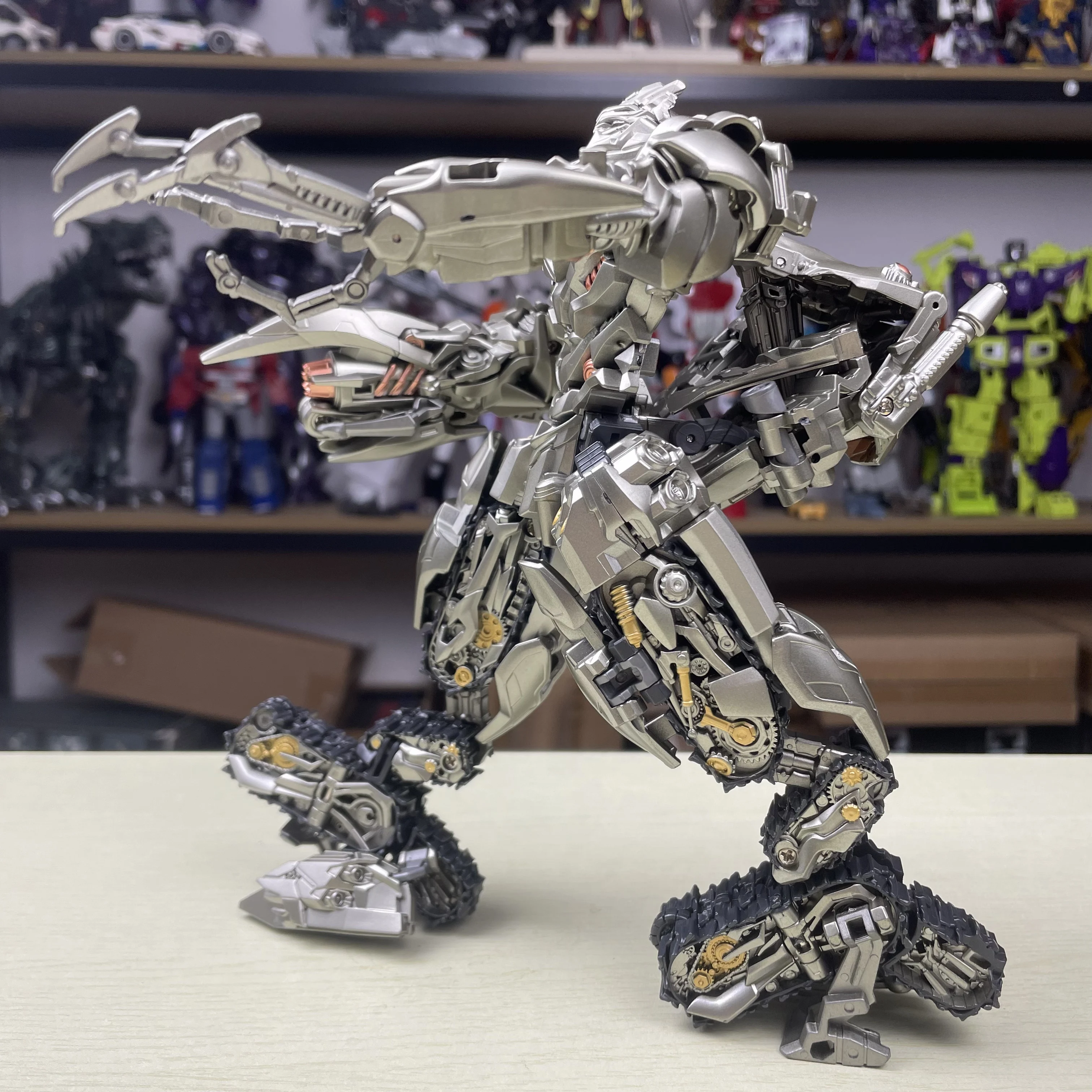 変換 GYHTOYS 8807 メガタンク 18 センチメートル映画バージョン金属コーティングスタジオシリーズ KO SS13 アクションフィギュアロボットのおもちゃ