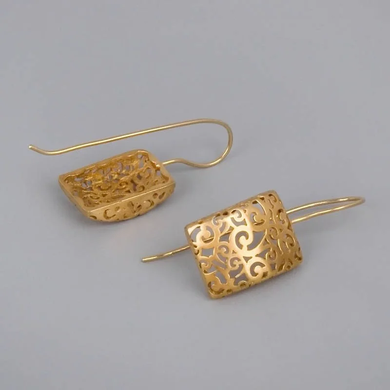 Simple cutout alloy stylish square earrings for women to wear on vacation