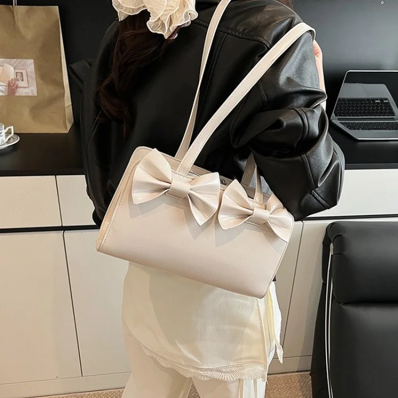 

Fashionable Leather Women's Messenger Bag High-End Luxury Refined Craftwork Trendy Vintage Commuter Daily Casual Bag​