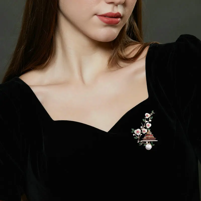 

2025 New design sense clothing, natural flower cheongsam, Hanfu accessories, Chinese-style loft, Forbidden City brooch