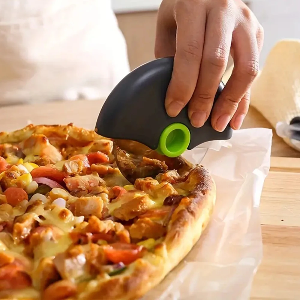 

Handlheld Round Roller Pizza Cutter With Cover Flexible Dough Divider Cutting Tool For Kitchen Cooking