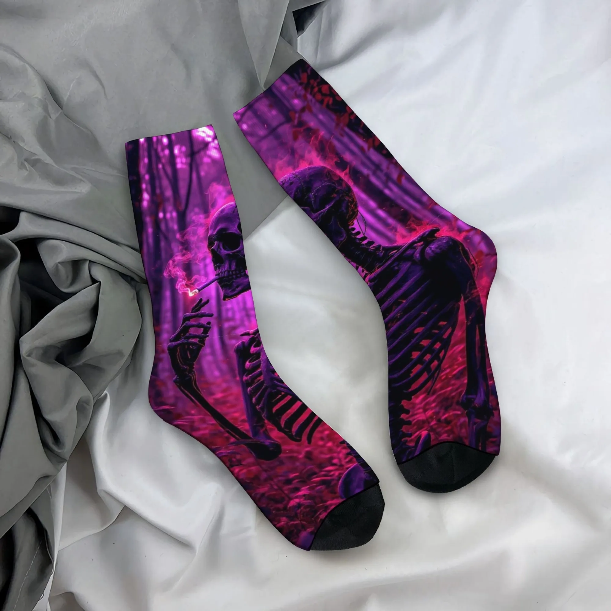 Abstract smoking skull print men's socks, novel retro dark forest style casual socks, breathable and non-slip casual socks.