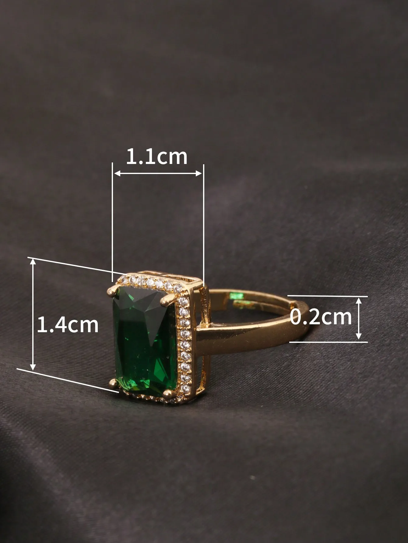 1 Piece Stainless Steel 18K Gold-Colored Oversized Artificial Green Rhinestone Gemstone Square Ring with Fine Artificial Rhinestones Around It, Light Luxury, Exquisite, Fashionable and Versatile, Suitable for Women's Daily Wear, Gift for Mom, Gift for Wife, Gift for Elders
