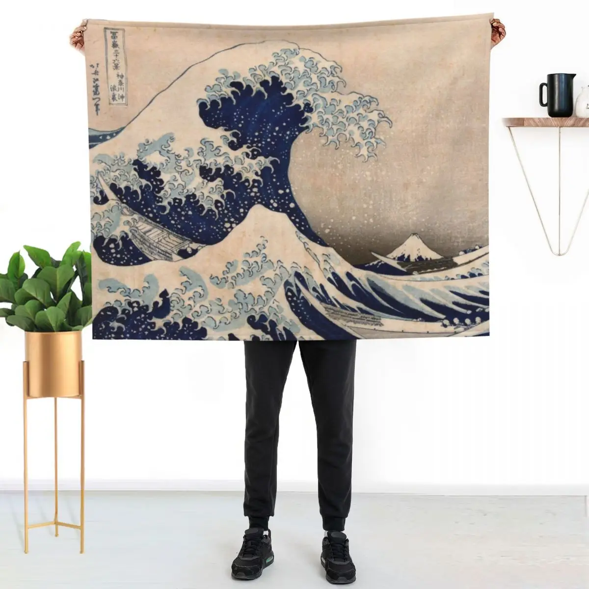 

Classic Japanese Great Wave off Kanagawa by Hokusai Wall Tapestry Traditional Version HD High Quality Throw Blanket