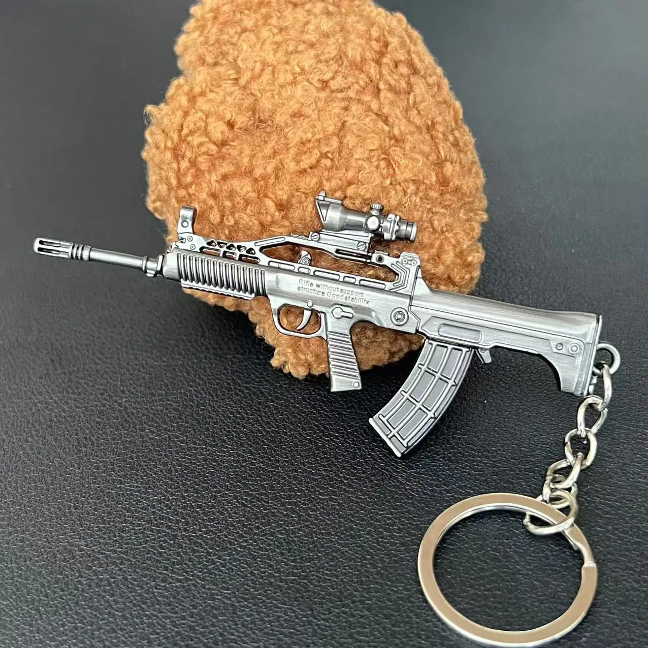 Modelo de pistola de aleación, llavero de coche, joyería, mini juguete de rifle, paquete artesanal, colgante, regalo para niños y niños