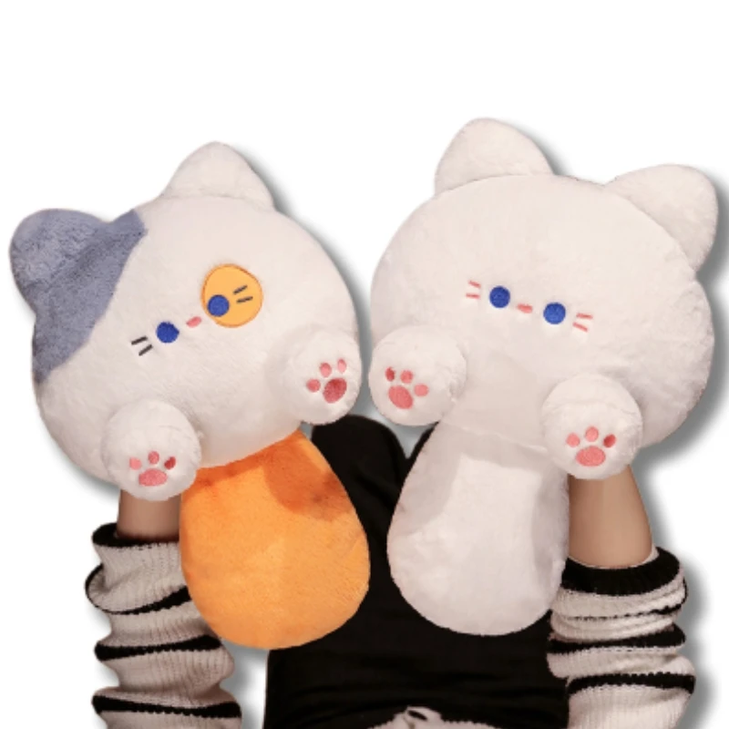 

Плюшевая кукла с мультяшным кавайным котом, 20/25 см, большой хвост, Белый Кот, цветок, кошка с подушкой, хлопковый декоративный диван для спальни, подарок мужчине и женщине