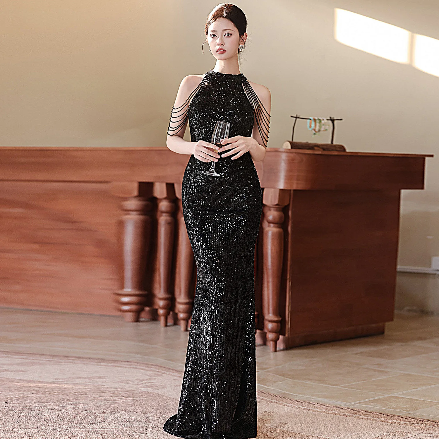 

Evening Dress Banquet Temperament Simple and Light Luxury Niche High-End Hepburn Style Sequined Halter Long Fish Tail Dress