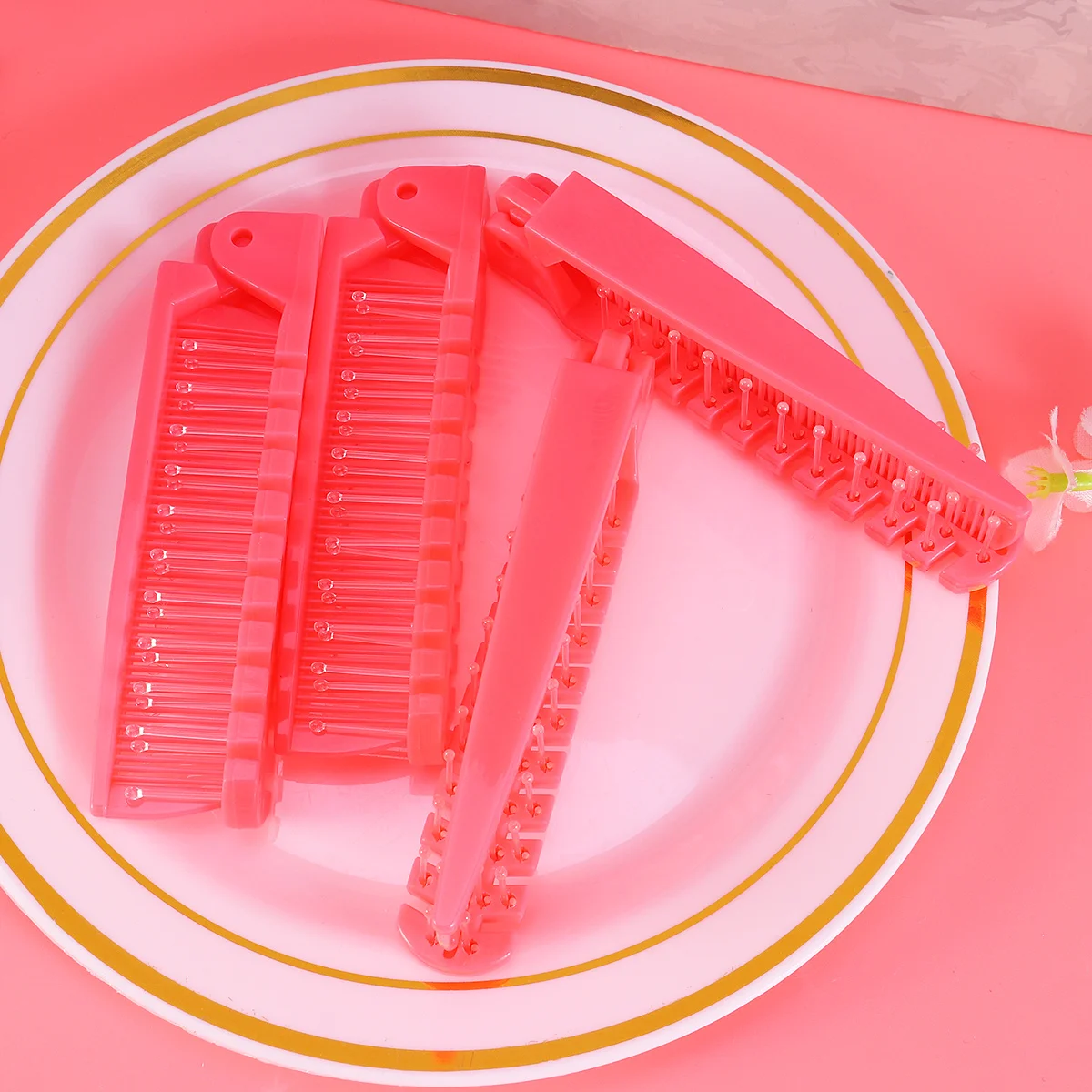 

4Pcs Portable Foldable Hair Comb Lightweight Durable Plastic for Home Travel Outdoor Easy to Carry Hair Comb Foldable