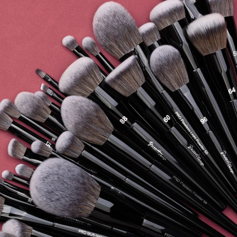 19/32-Piece Pro Makeup Brush Set: Versatile Tools Foundation, Concealer, and Eye Makeup