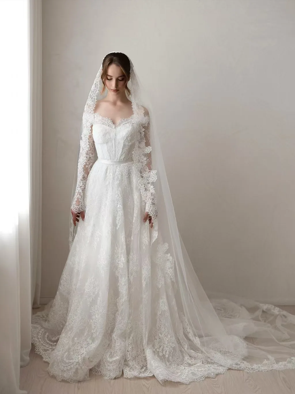Customized Elegant Luxury A-line Wedding Dress Lace Sweetheart neckline vestido de novia
