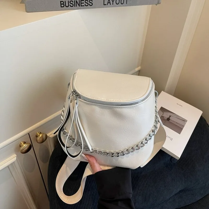 

Iconic Vintage Crossbody Bag For Women Luxury Designer Leather Tote Unique Elegant Large Capacity Stylish Commuter Diaper Bag