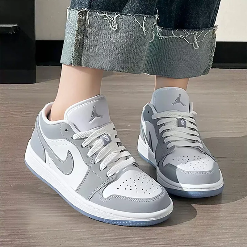 Nike Jordan Air Jordan 1 Low Grey Ice Blue Zapatillas informales de cuero para mujer, zapatillas de baloncesto DC0774-105