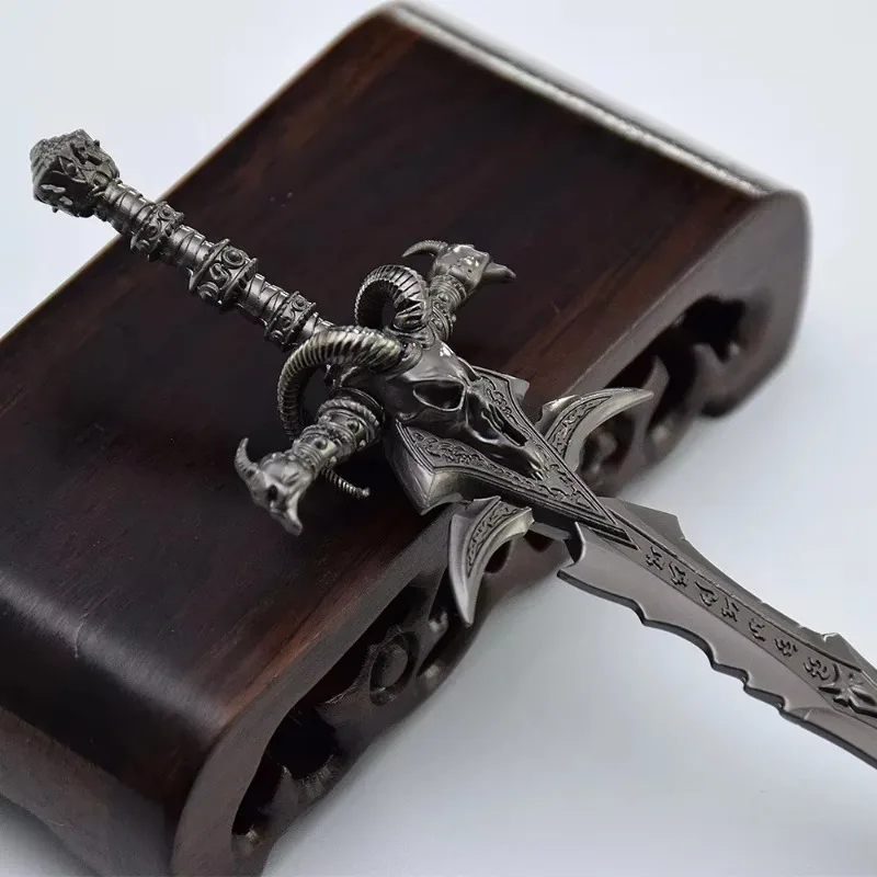 سلاح عالم الحرب ، سيف الصقيع ، سبيكة ألوان البندقية ، سلسلة مفاتيح للألعاب ، نسخة طبق الأصل ، هدية كاتانا ، ألعاب الحرف اليدوية ، 14