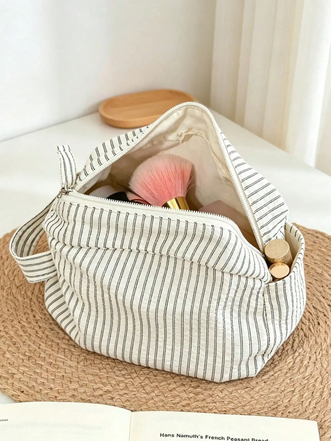 Aesthetic Striped Toiletry Bag. A Stylish, Large-Capacity Organizer With A Convenient Side Handle To Keep Your Skincare