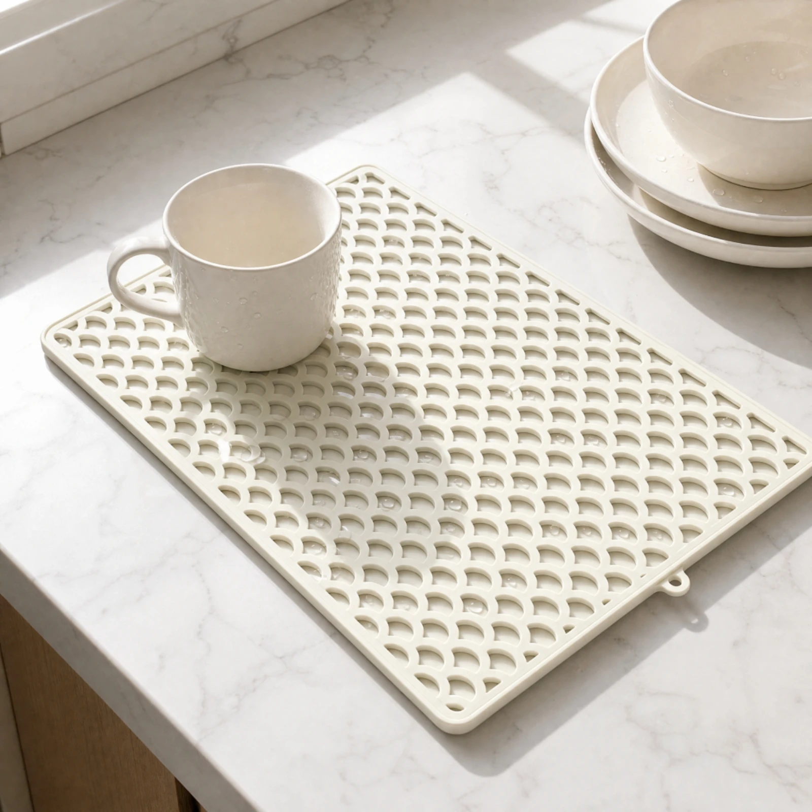 Silicone Drying Mat with Drainage Tray Non-Absorbent Two-Layer Silicone Drying Mat Quick-Dry Versatile for Kitchen Countertop