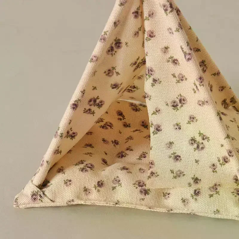 

Набор из 1 шт.: Миниатюрная палатка ручной работы с цветочным узором и волнообразным рисунком, масштаб 1/12, для декора кукольного домика