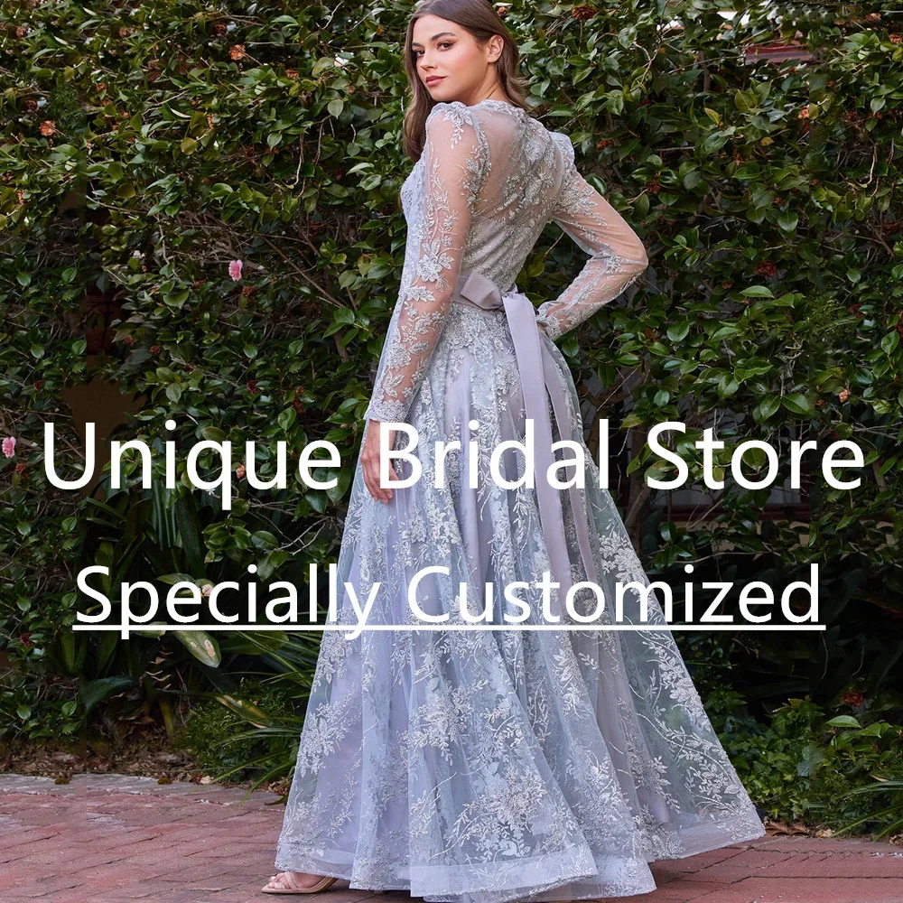 Sukienka na studniówkę szyta na miarę, wykwintna, piękne aplikacje, długie pełne rękawy, seksowny dekolt w serek, iluzoryczne plecy, elegancka linia A, na wieczorne przyjęcie.