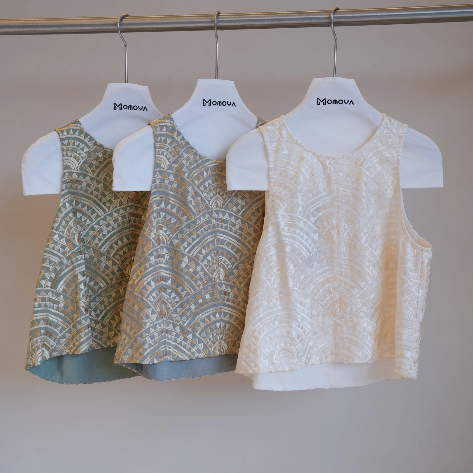 Chaleco Corto de Algodón Kori Arcaico Momoya con Botones Bordados, Cuello Redondo, Prenda Exterior de Verano para Mujer, Patrón Geométrico