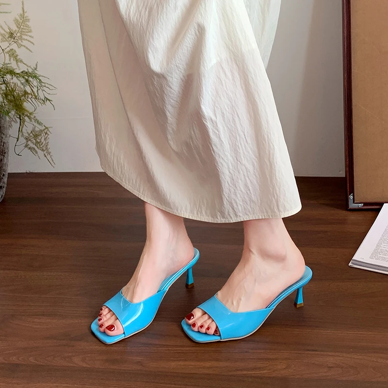 

Женская обувь, Лидер продаж, летние однотонные женские тапочки с квадратным носком и открытым носком, сексуальное платье, вечерние элегантные женские тапочки на высоком каблуке