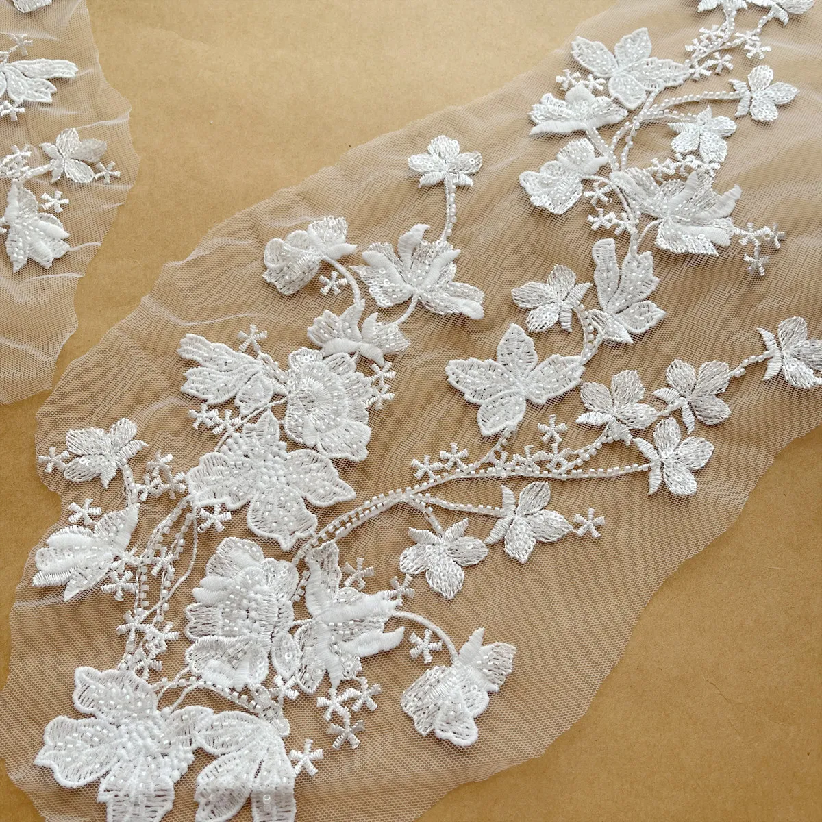 Hochwertige Perlenstickerei Blumen-Gras-Spitze Spiegelblume Hochzeitskleid Schleier Zubehör und Accessoires DIY-Aufkleber – Detail 3