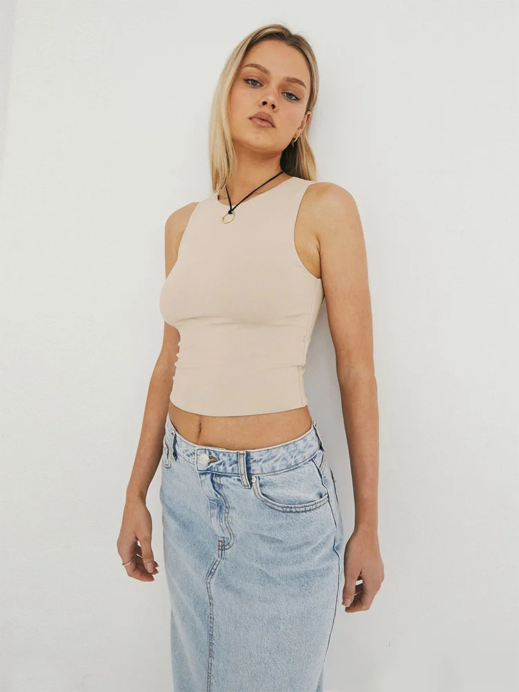Sleeveless Tight Bottomed Shirt With Round Neck Racerback Top image 3