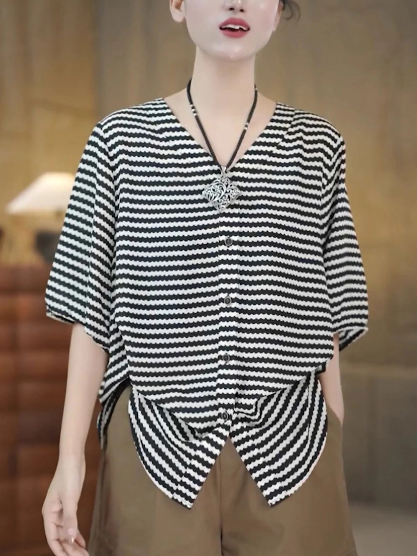 

High-End European Brand ort Sve Knitted irt Striped Color Blo Design Summer Single Button Open Cardigan Women's Top