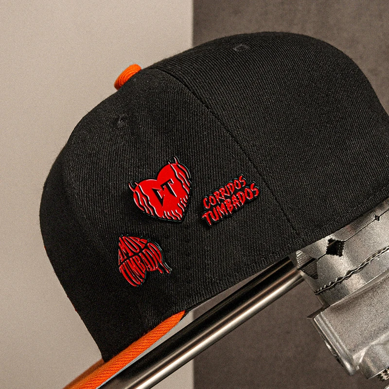 Creativo alla moda alla moda bradipo cappello con risvolto retrò forma cyberpunk decorazione cottura vernice dipinta classico anime spille accessori