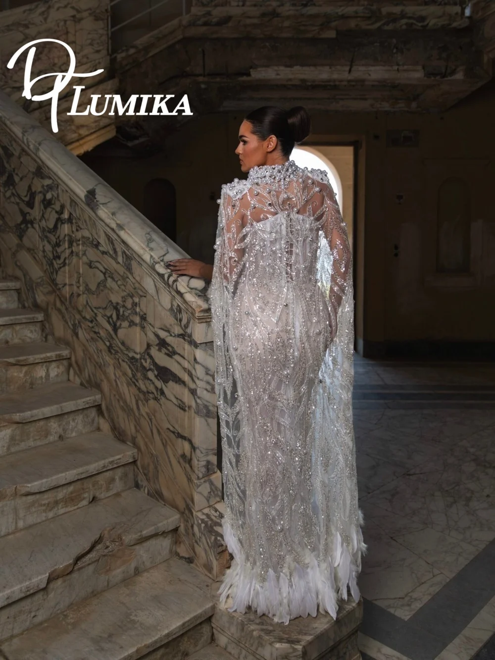 

Magnificent Cape-Sleeve Sparkle Wedding Dress 2026 Romantic Feather-Trim Bridal Gown Fashion Floor-Length Bridal Dress Robe De M