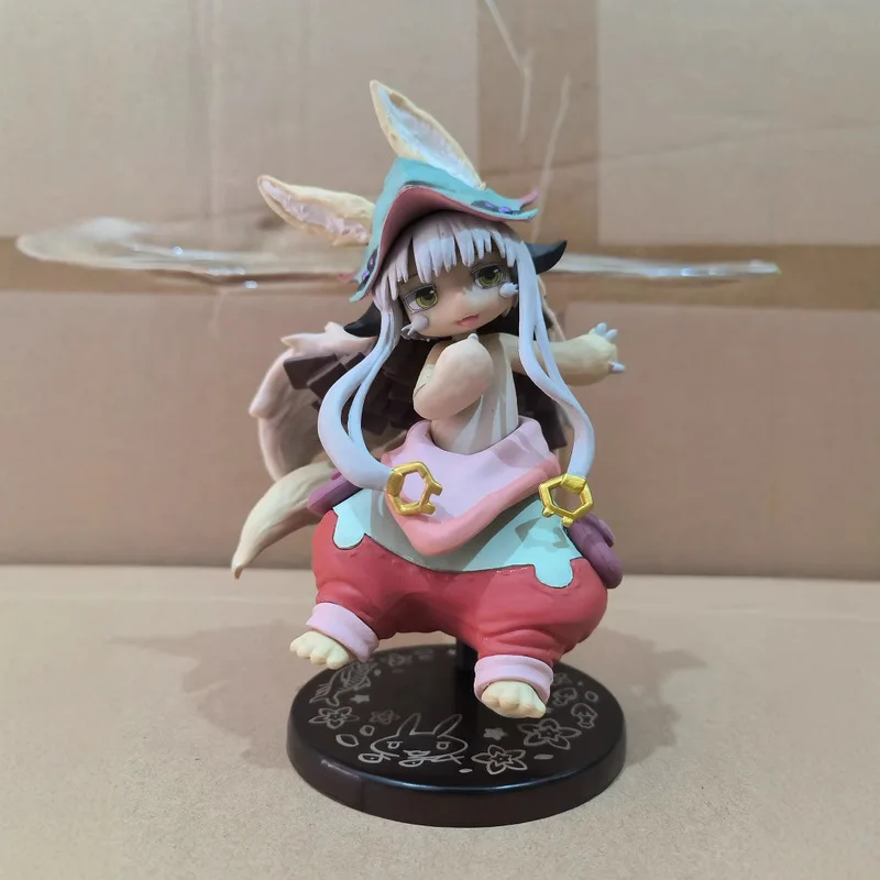 

Коллекционная фигурка Наначи из аниме «Made in Abyss»: Золотой город палящего солнца. Модель для фанатов аниме и коллекционеров.